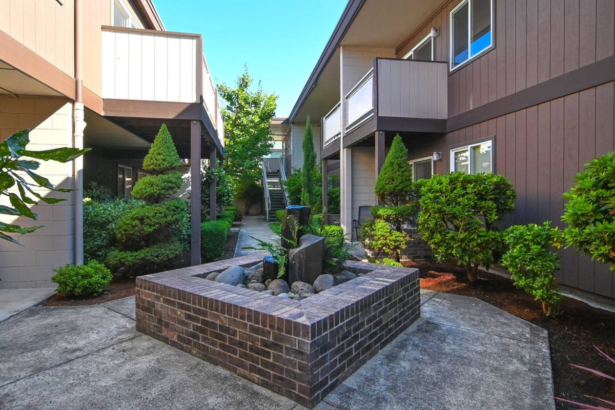 Apartment for rent at 625, 649 E, Eugene, OR 97401