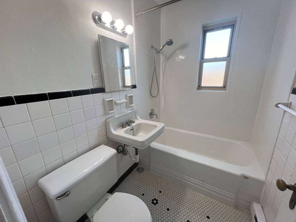 Apartment for rent at 5731 Ellsworth Ave, Pittsburgh, PA 15232
