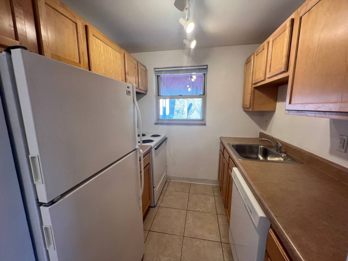Apartment for rent at 5731 Ellsworth Ave, Pittsburgh, PA 15232
