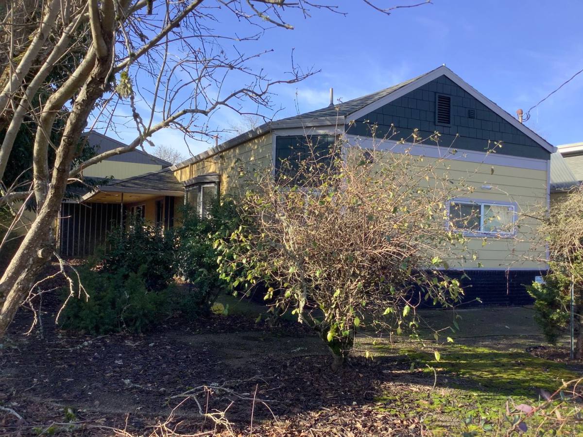 Apartment for rent at 1585 Ferry Alley - 1572 St, Eugene, OR 97401