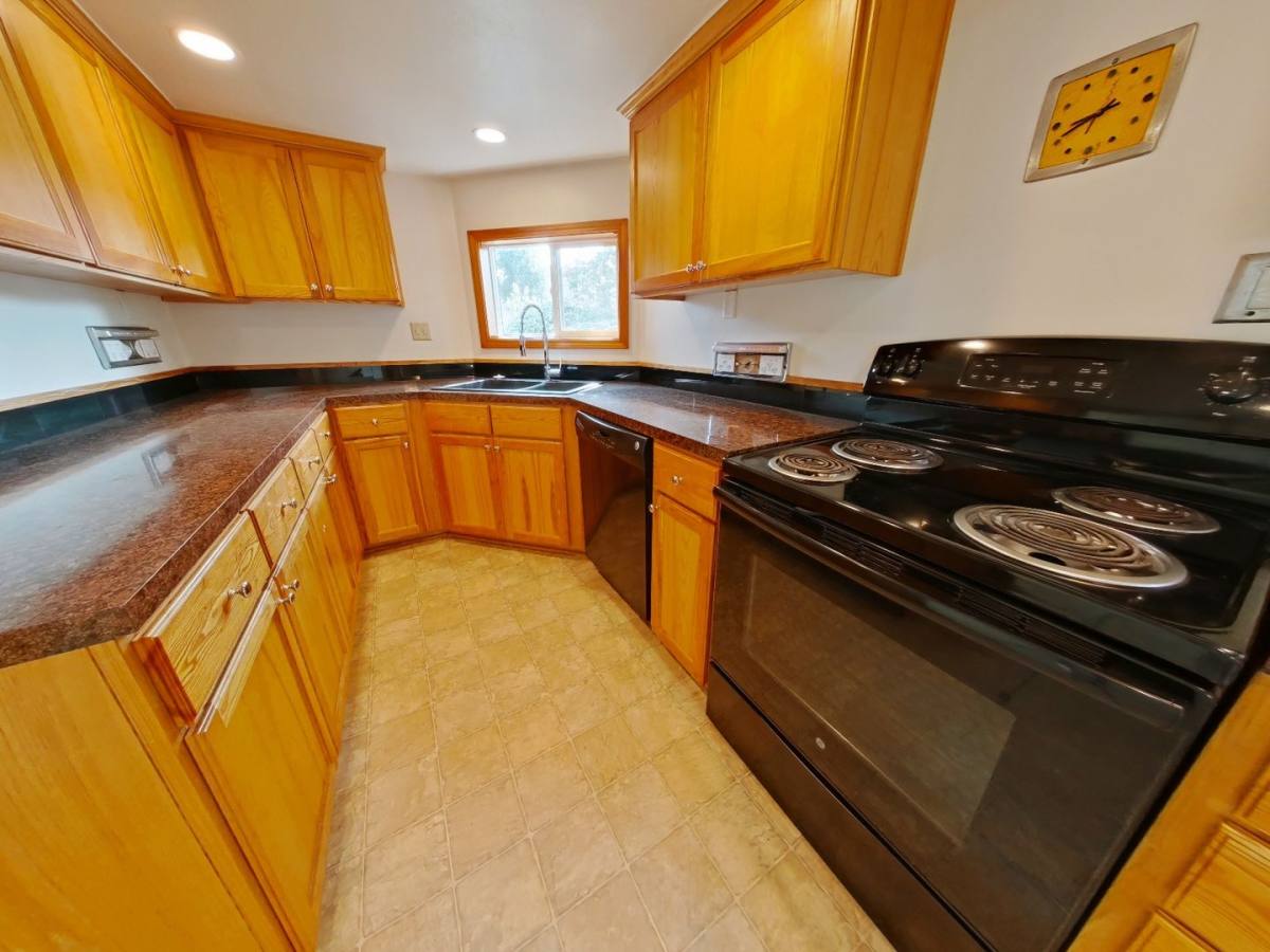 Apartment for rent at 1585 Ferry Alley - 1572 St, Eugene, OR 97401