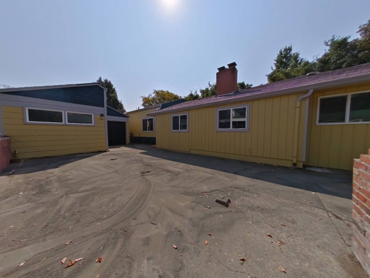 Apartment for rent at 1585 Ferry Alley - 1572 St, Eugene, OR 97401
