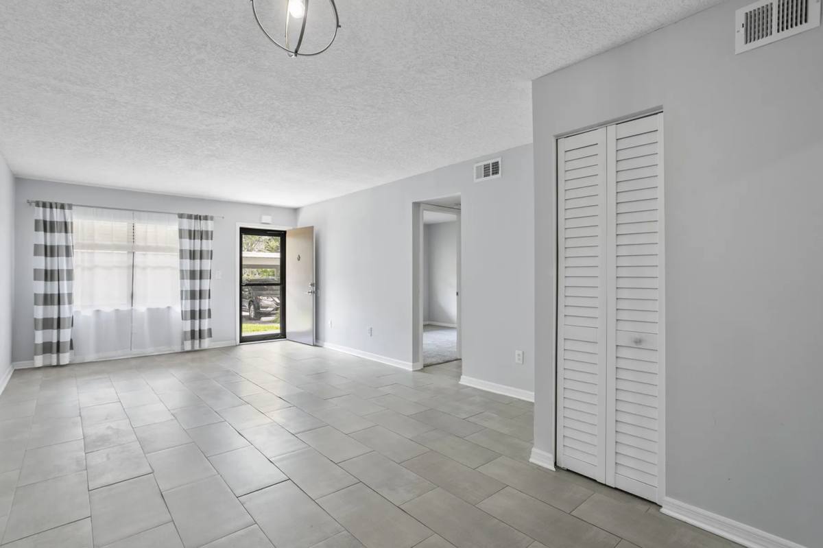 Condo for rent at 4920 Locust St NE, Saint Petersburg, FL 33703