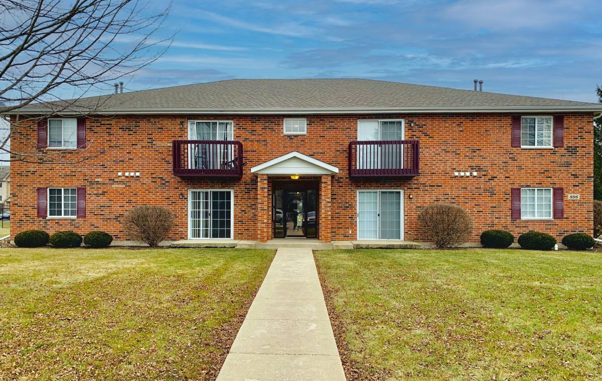 Apartment for rent at 880 886 894 Regent Dr, Dekalb, IL 60115