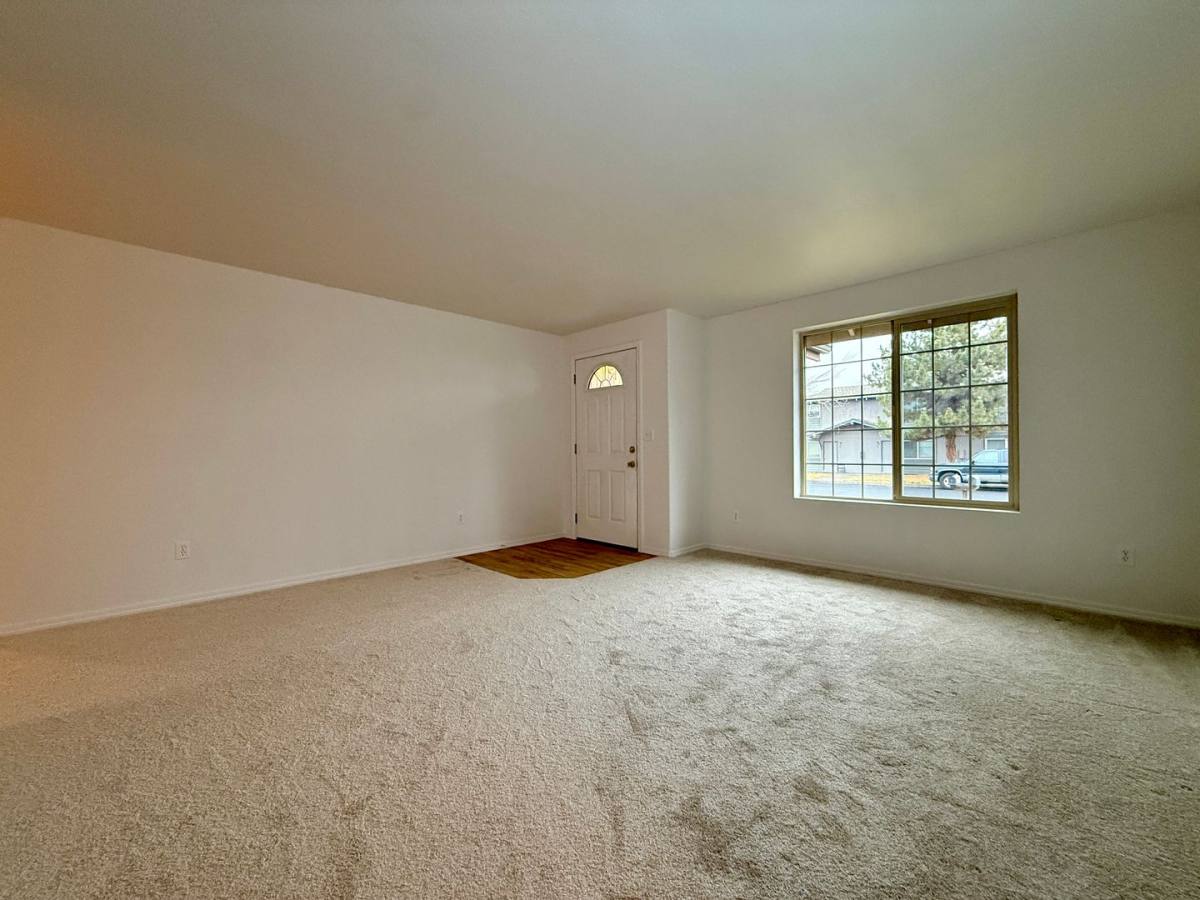 Townhouse for rent at 1614 SW Metolius Ave, Redmond, OR 97756