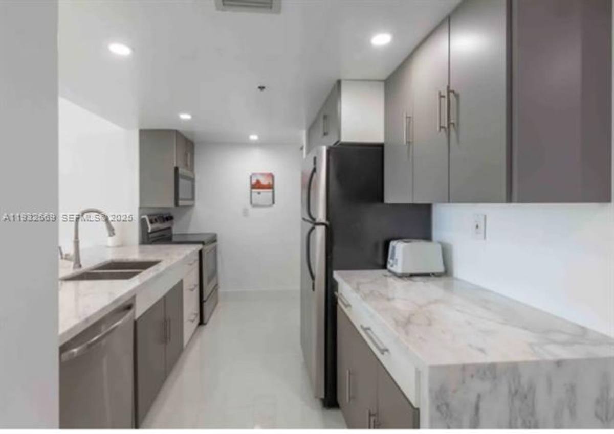 Apartment for rent at 1717 N Bayshore Dr, Miami, FL 33132