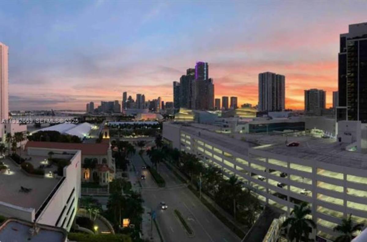 Apartment for rent at 1717 N Bayshore Dr, Miami, FL 33132