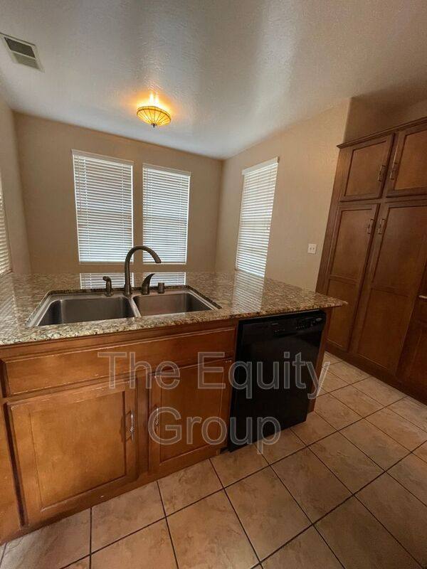 House for rent at 3237 N Winslow St, Visalia, CA 93291