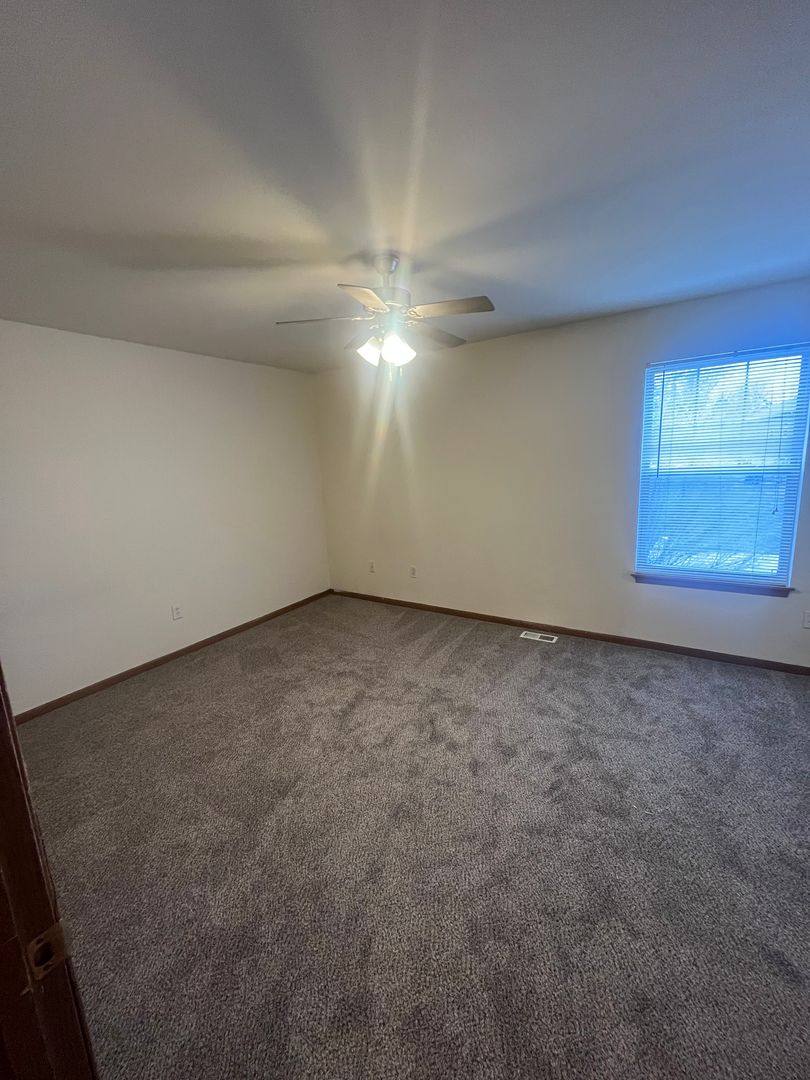 Townhouse for rent at 136 E Old Plank Rd, Columbia, MO 65203