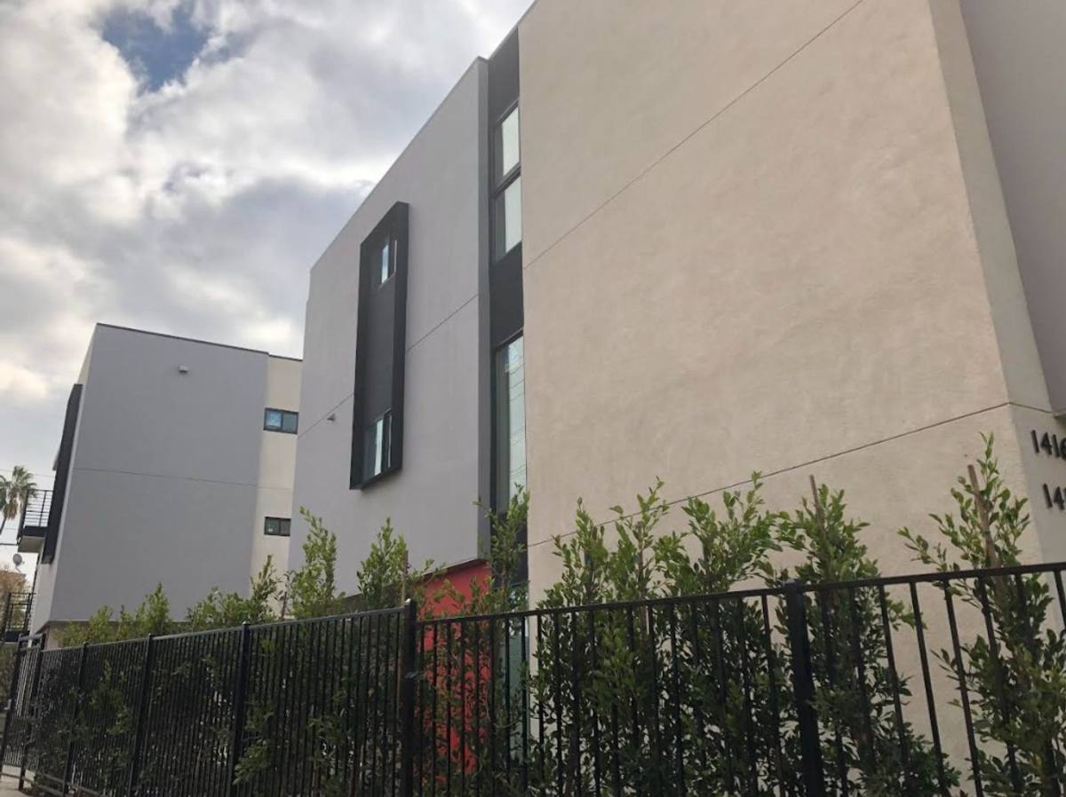 Apartment for rent at 1416 S Cloverdale Ave, Los Angeles, CA 90019