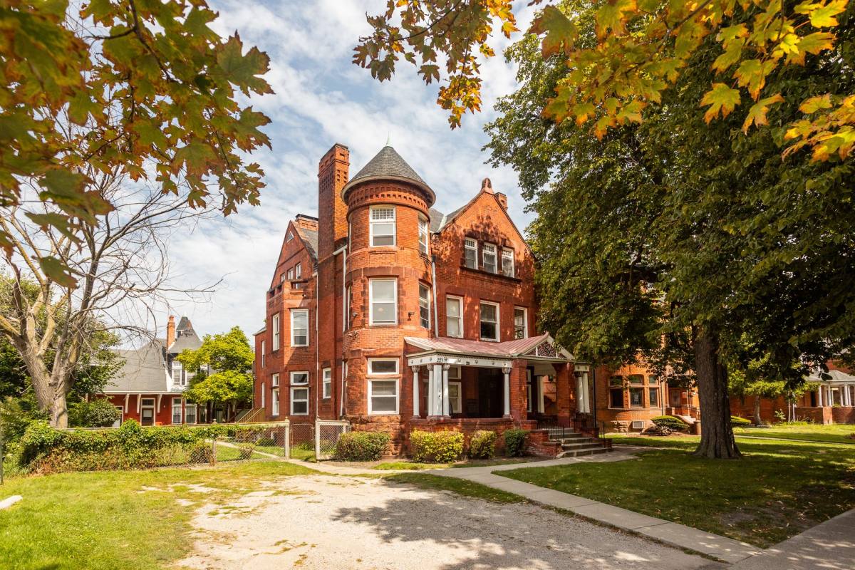 Apartment for rent at 223 E Ferry St, Detroit, MI 48202