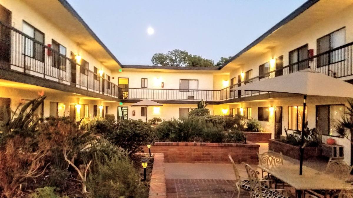 Apartment for rent at 625 629 N Kenwood St, Glendale, CA 91206