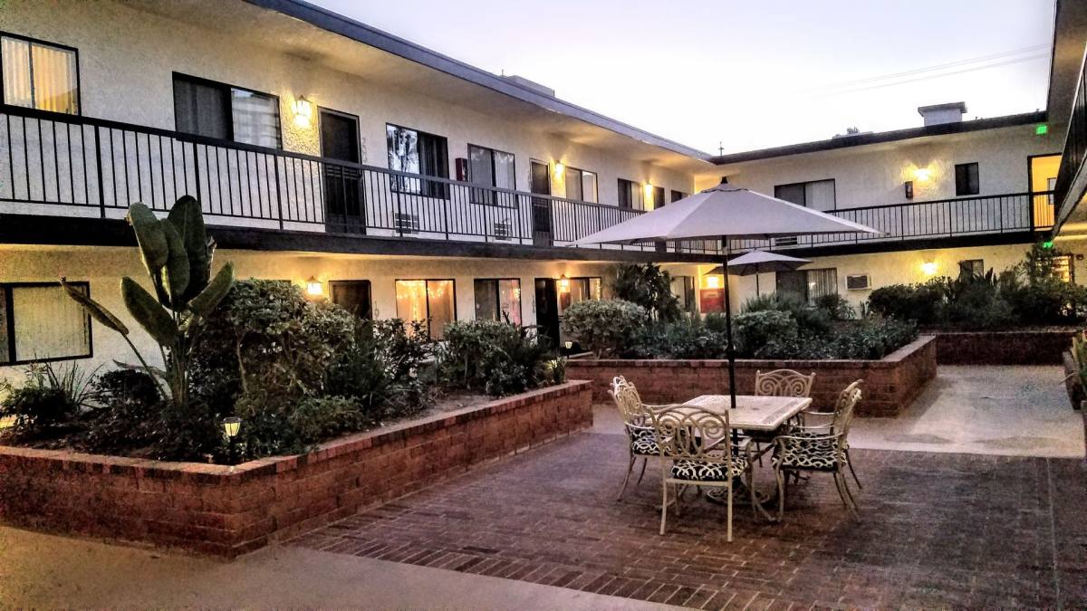 Apartment for rent at 625 629 N Kenwood St, Glendale, CA 91206