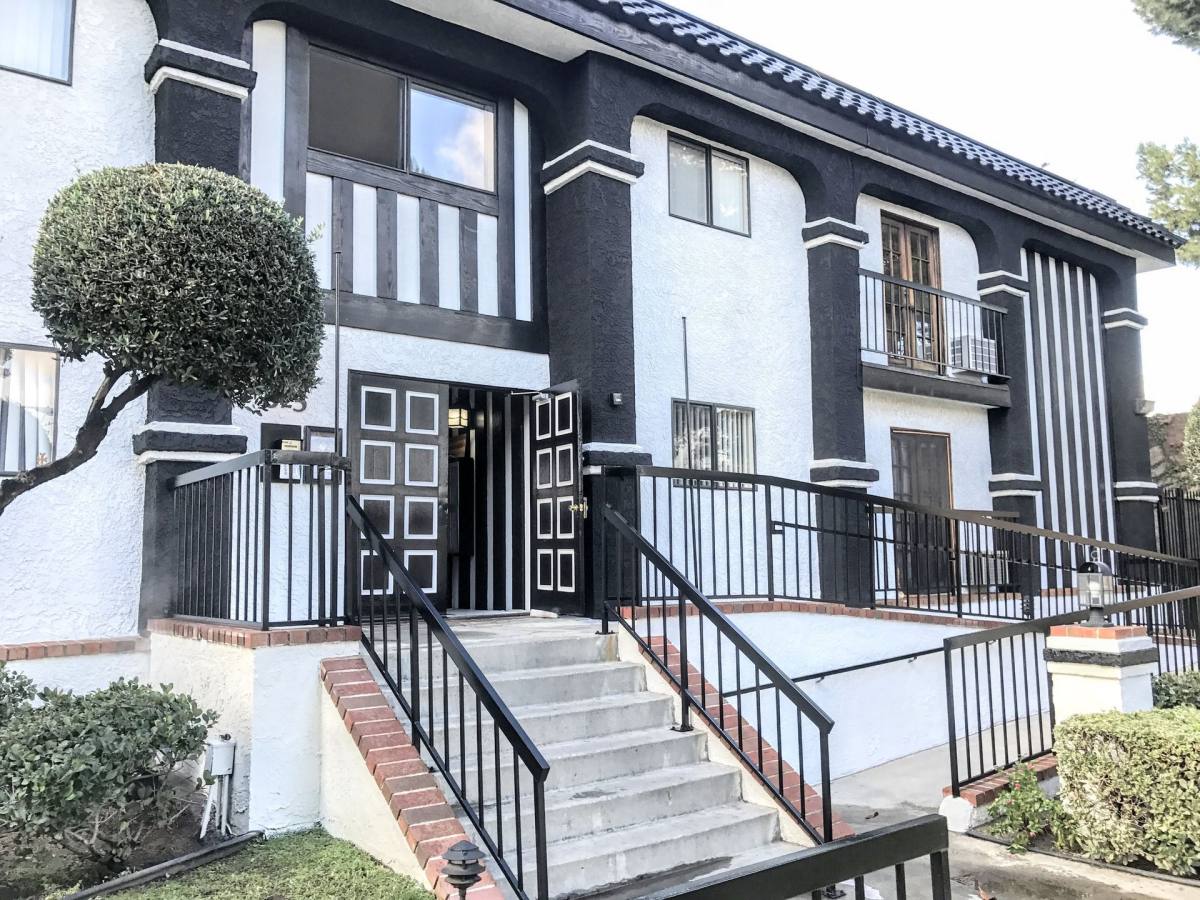 Apartment for rent at 625 629 N Kenwood St, Glendale, CA 91206
