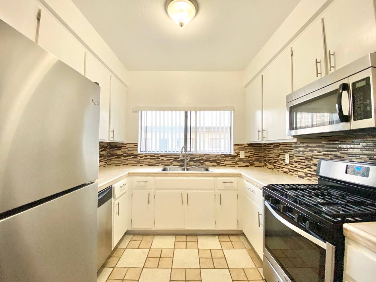 Apartment for rent at 625 629 N Kenwood St, Glendale, CA 91206