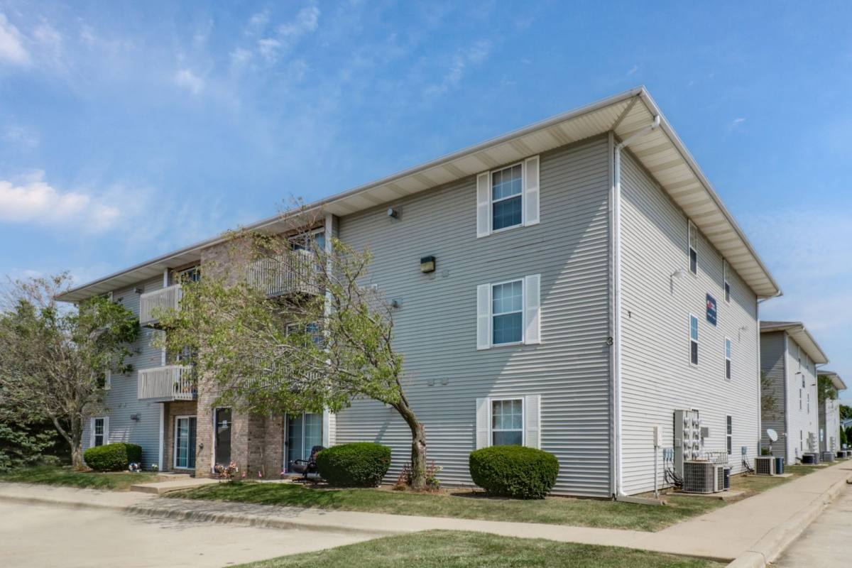 Apartment for rent at 1 Christopher Way, Bloomington, IL 61704