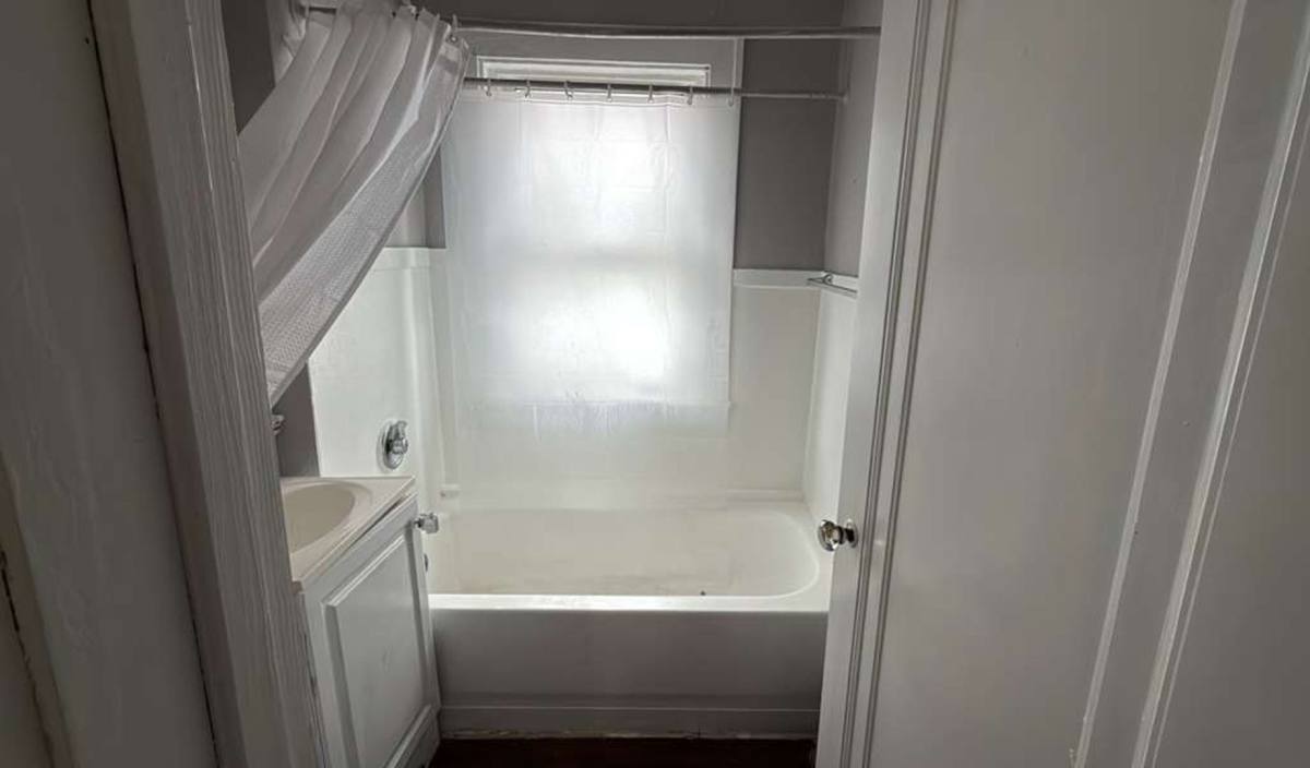Apartment for rent at 14300 Lakashore Blvd, Cleveland, OH 44110