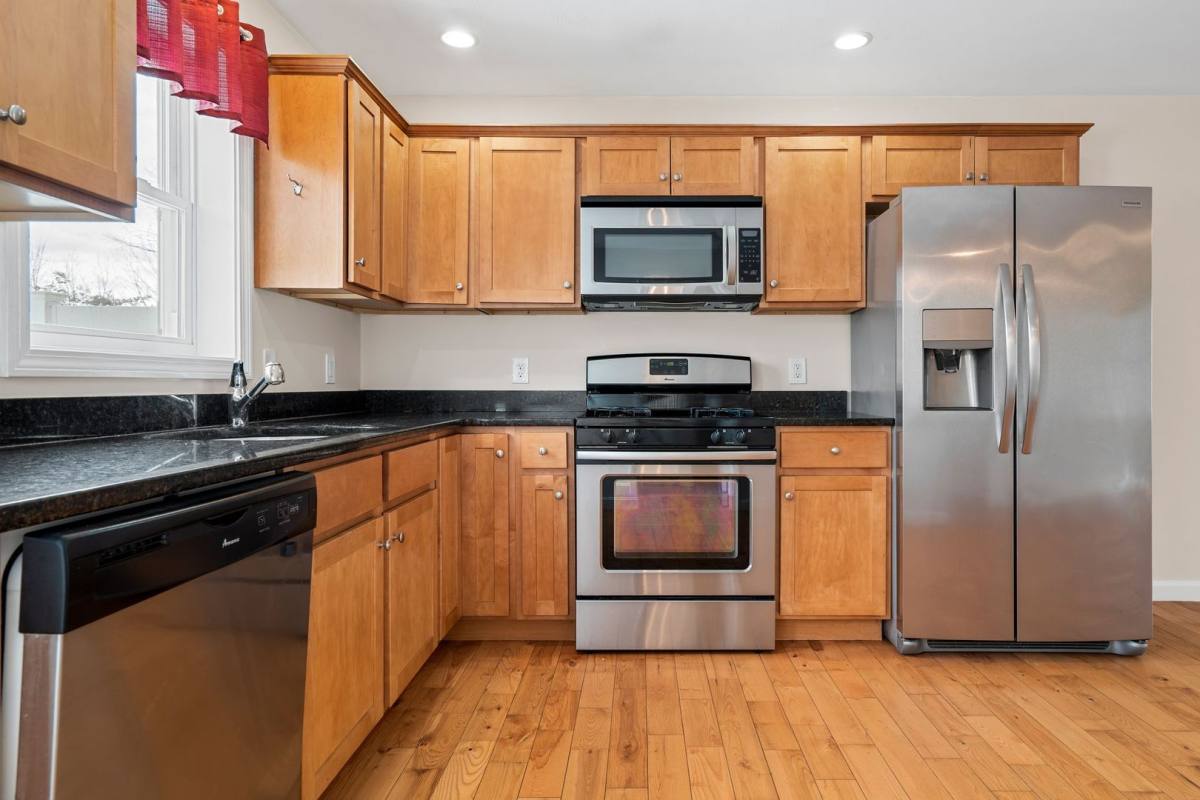 Townhouse for rent at 80 Main St, South Berwick, ME 03908