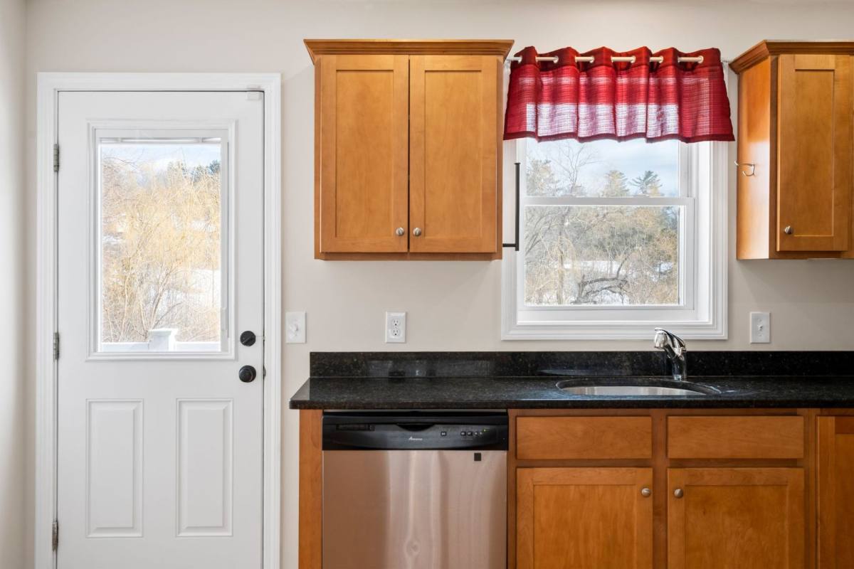 Townhouse for rent at 80 Main St, South Berwick, ME 03908