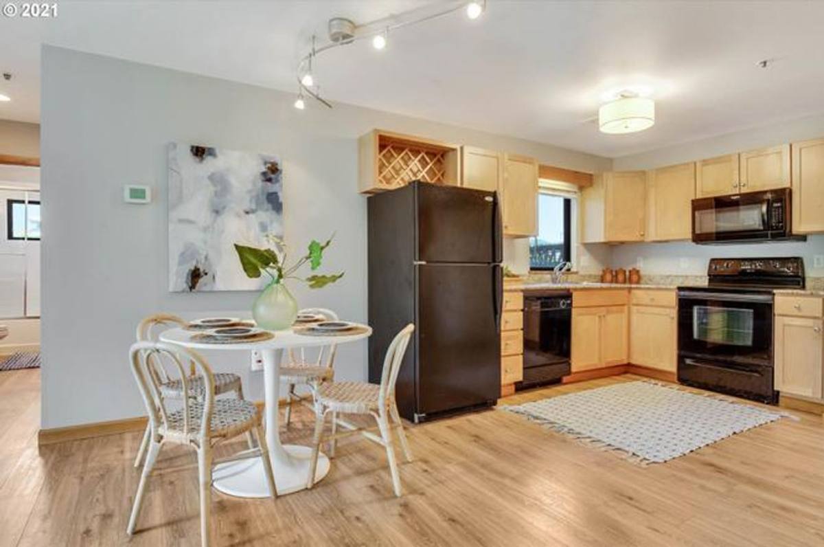 Condo for rent at 720 NW Naito Parkway #D1, Portland, OR 97209