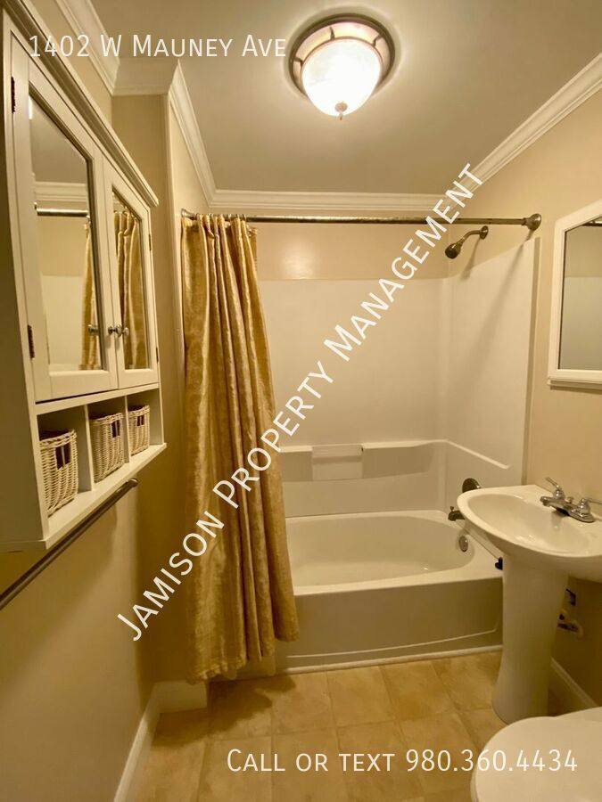 House for rent at 1402 W Mauney Ave, Gastonia, NC 28052
