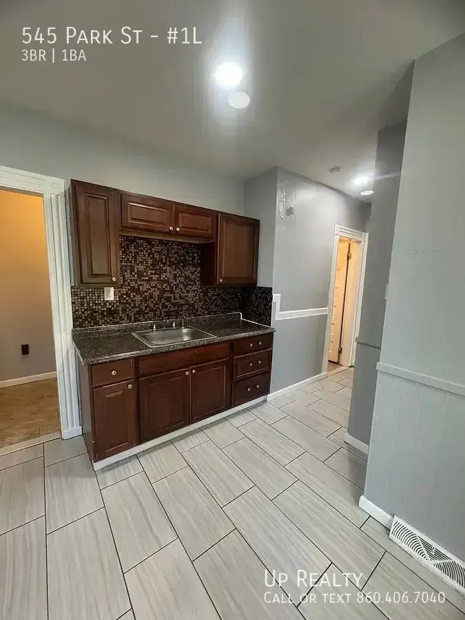 House for rent at 545 Park St #1L, Bridgeport, CT 06608