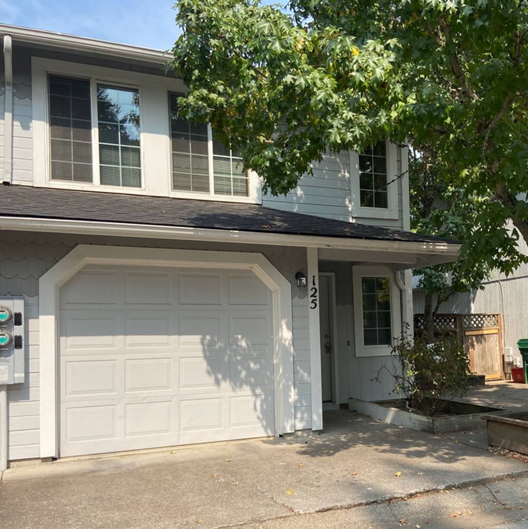 Apartment for rent at 123 Green Lane, Eugene, OR 97404