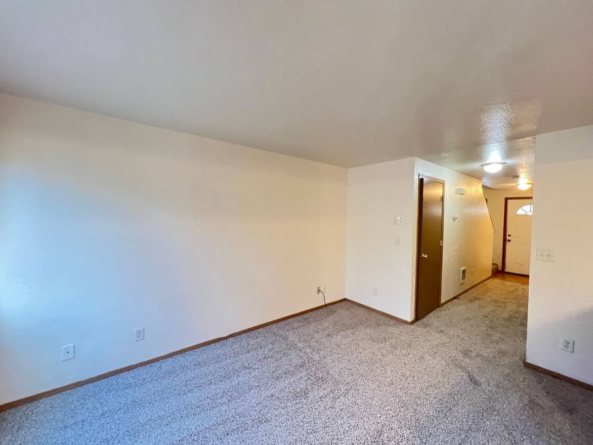 Apartment for rent at 123 Green Lane, Eugene, OR 97404