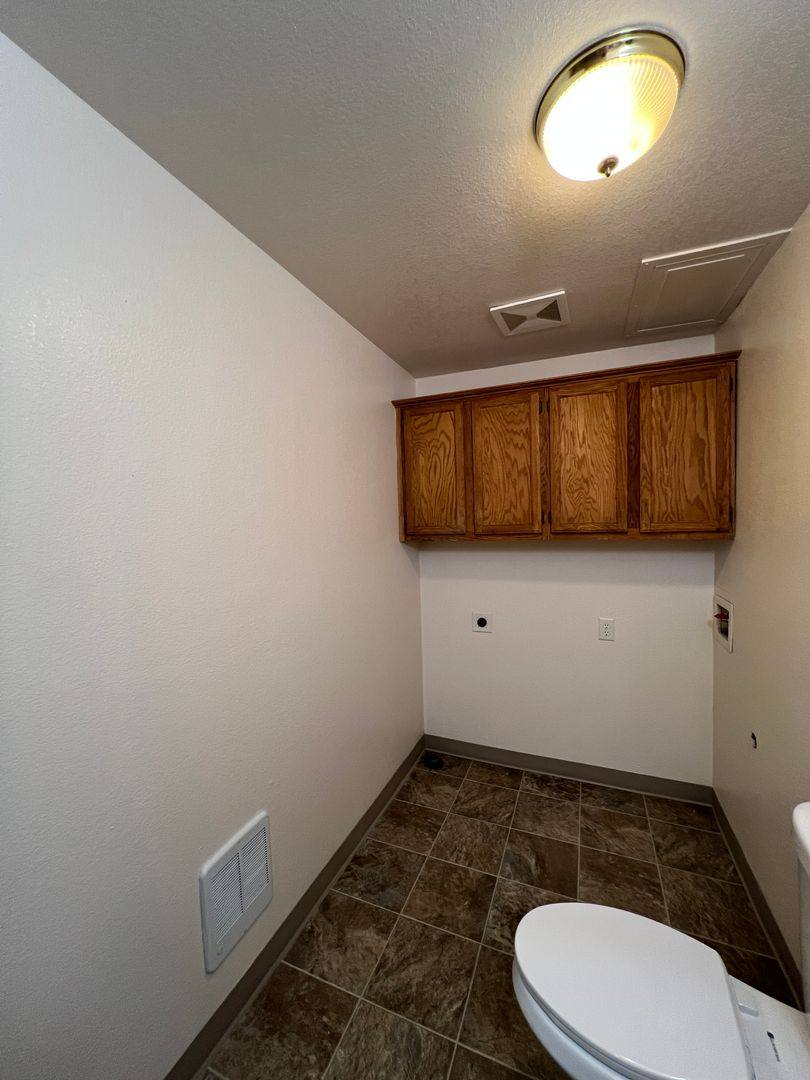 Apartment for rent at 123 Green Lane, Eugene, OR 97404