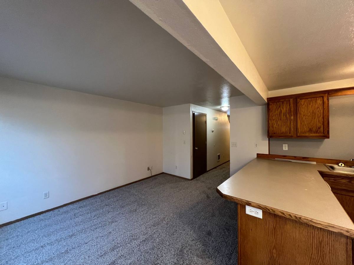 Apartment for rent at 123 Green Lane, Eugene, OR 97404