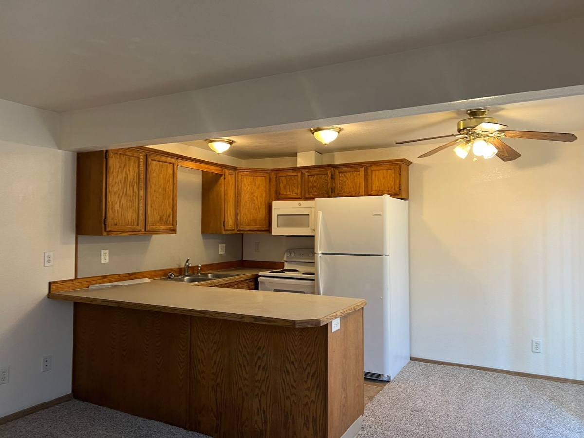 Apartment for rent at 123 Green Lane, Eugene, OR 97404