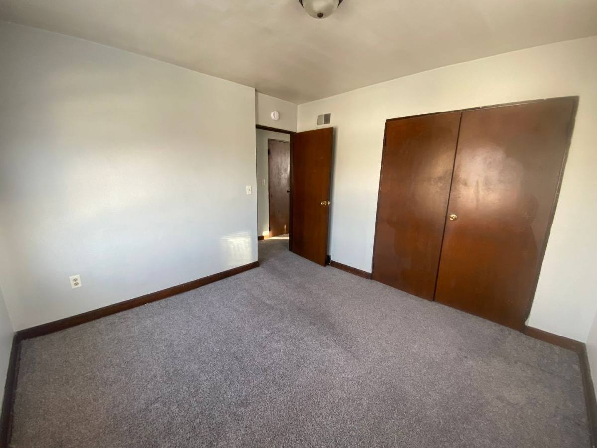 Apartment for rent at 924 State St, Bettendorf, IA 52722