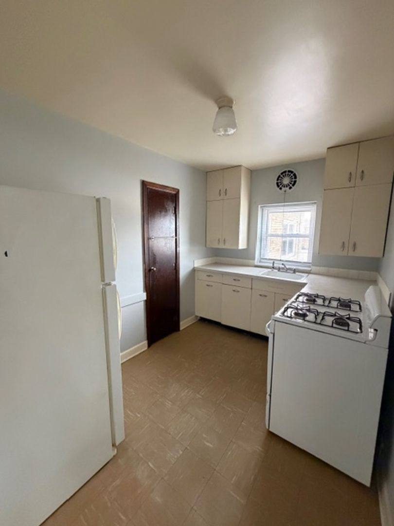 Apartment for rent at 924 State St, Bettendorf, IA 52722