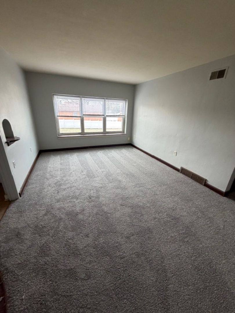 Apartment for rent at 924 State St, Bettendorf, IA 52722