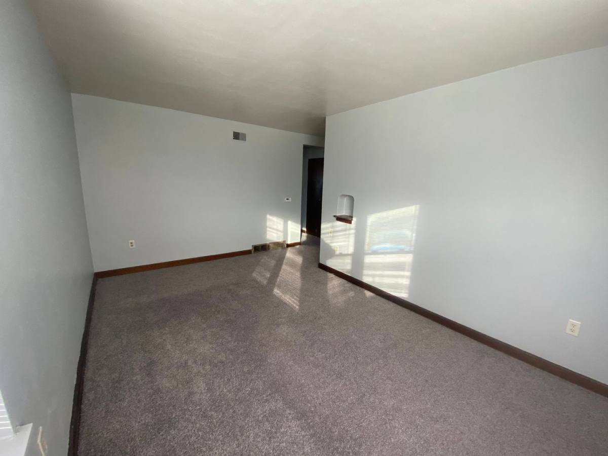 Apartment for rent at 924 State St, Bettendorf, IA 52722