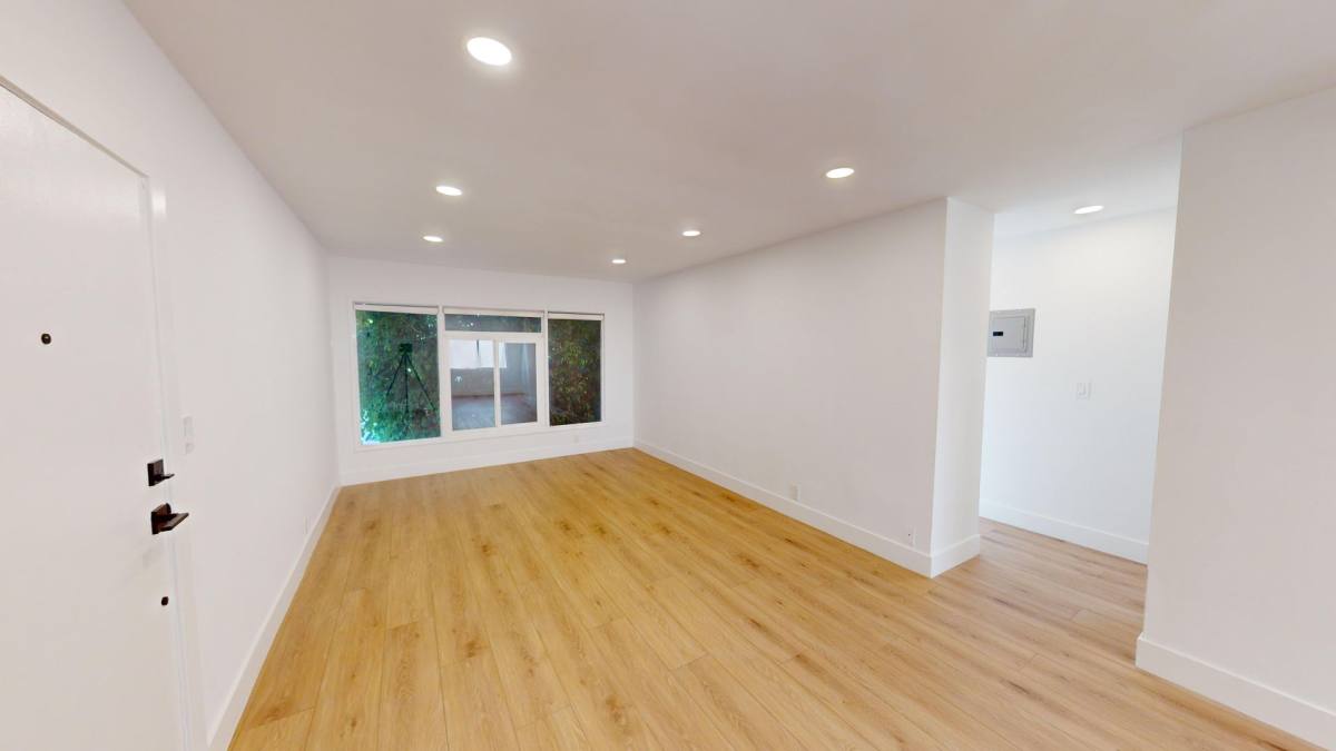Apartment for rent at 943 N Gardner St, Los Angeles, CA 90046