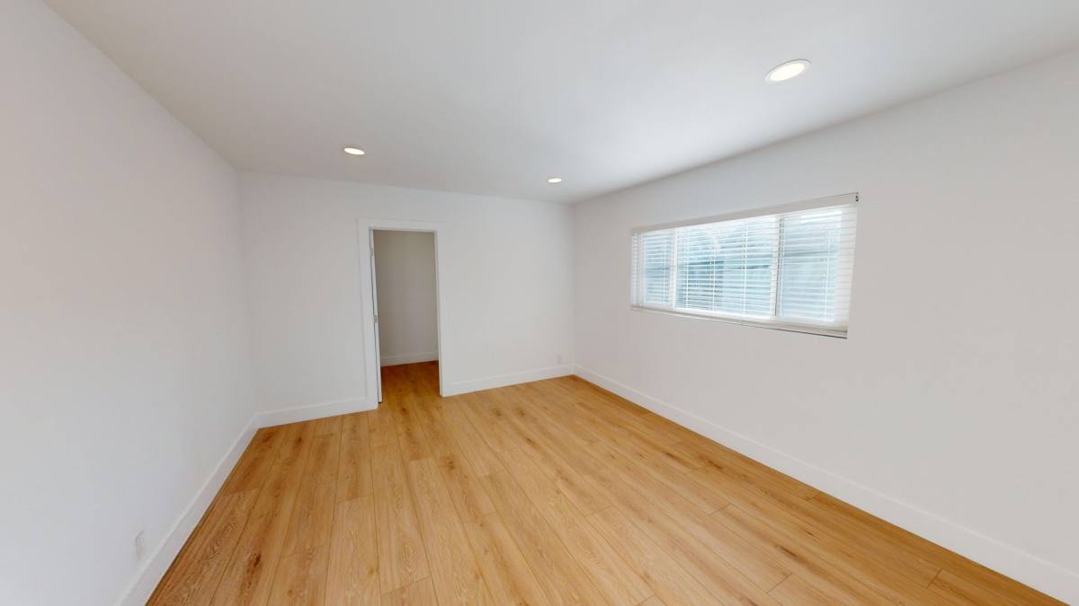 Apartment for rent at 943 N Gardner St, Los Angeles, CA 90046