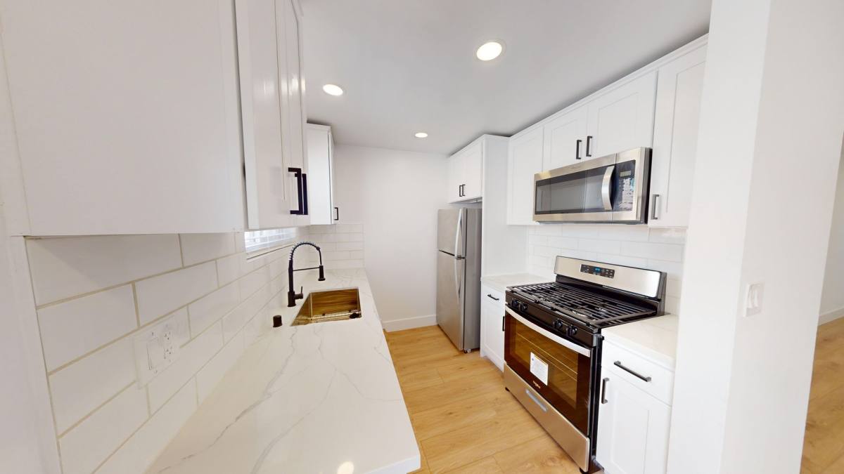 Apartment for rent at 943 N Gardner St, Los Angeles, CA 90046