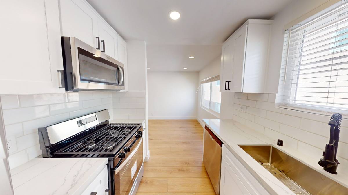Apartment for rent at 943 N Gardner St, Los Angeles, CA 90046