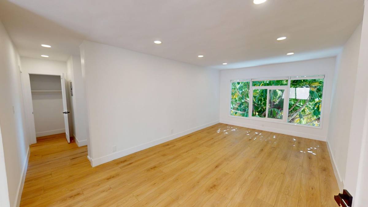 Apartment for rent at 943 N Gardner St, Los Angeles, CA 90046