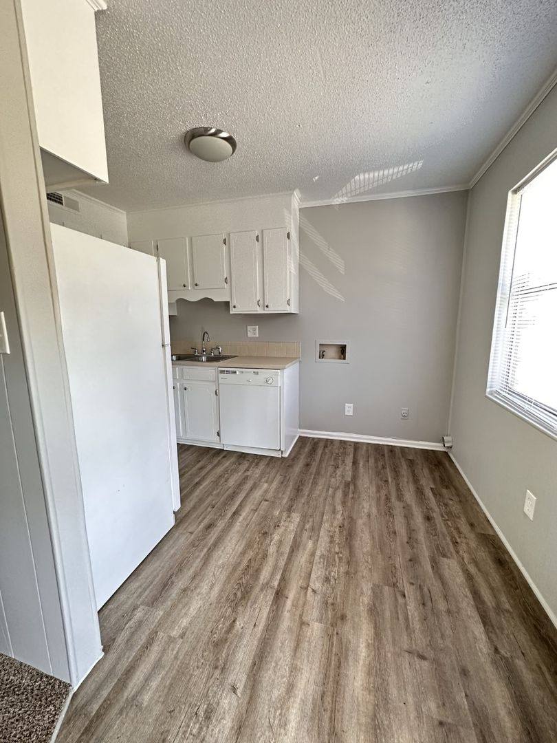 Apartment for rent at 100 W Meadows Dr, Winston Salem, NC 27103
