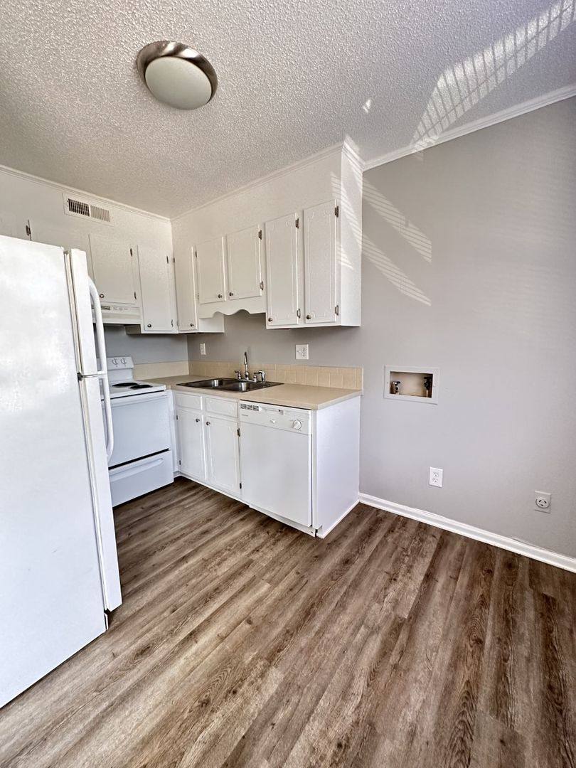 Apartment for rent at 100 W Meadows Dr, Winston Salem, NC 27103