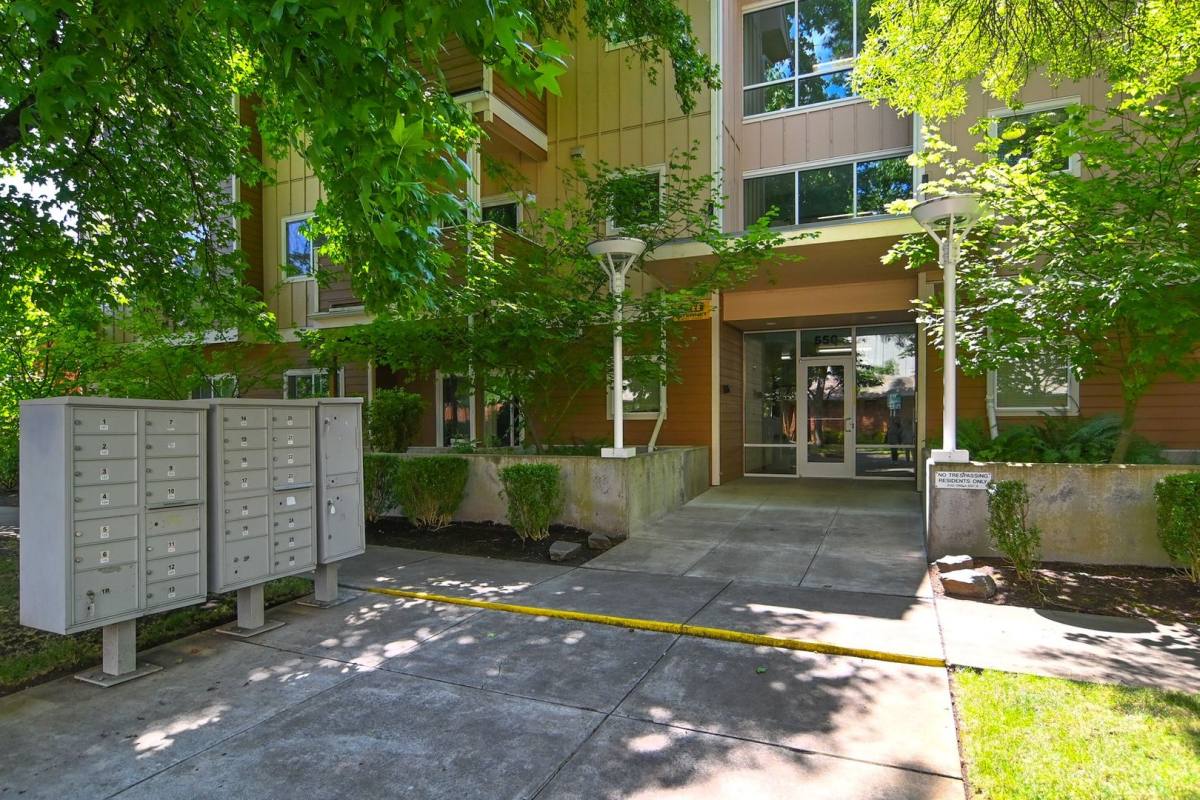 Apartment for rent at 550 E 15th Ave, Eugene, OR 97401