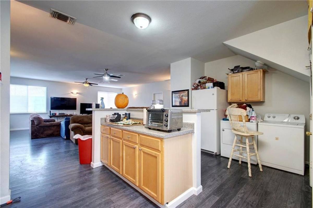 Townhouse for rent at 509 Elmwood Place #B, Austin, TX 78705