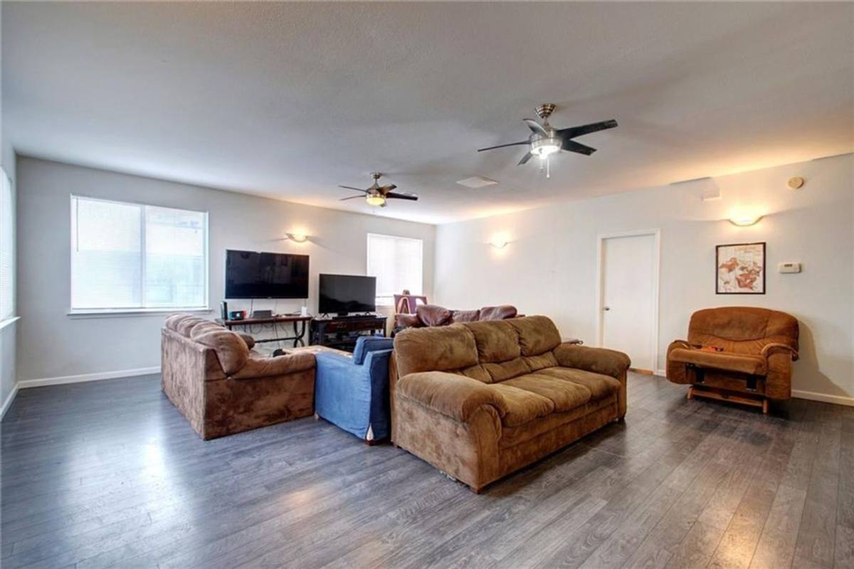Townhouse for rent at 509 Elmwood Place #B, Austin, TX 78705