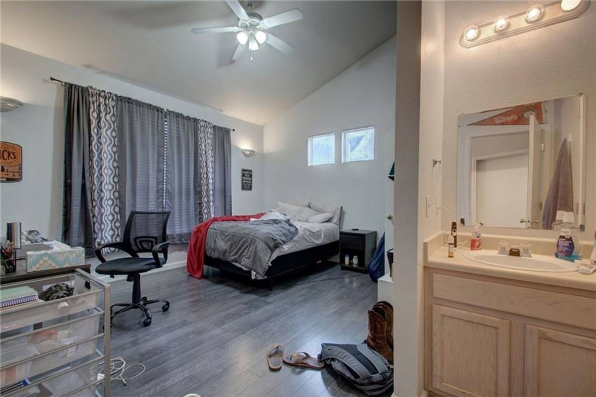 Townhouse for rent at 509 Elmwood Place #B, Austin, TX 78705