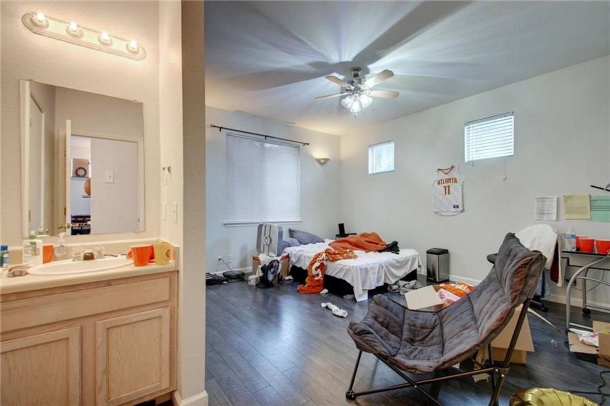 Townhouse for rent at 509 Elmwood Place #B, Austin, TX 78705