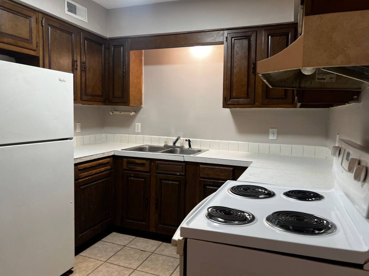 Apartment for rent at 1630 W 42nd St, Davenport, IA 52806
