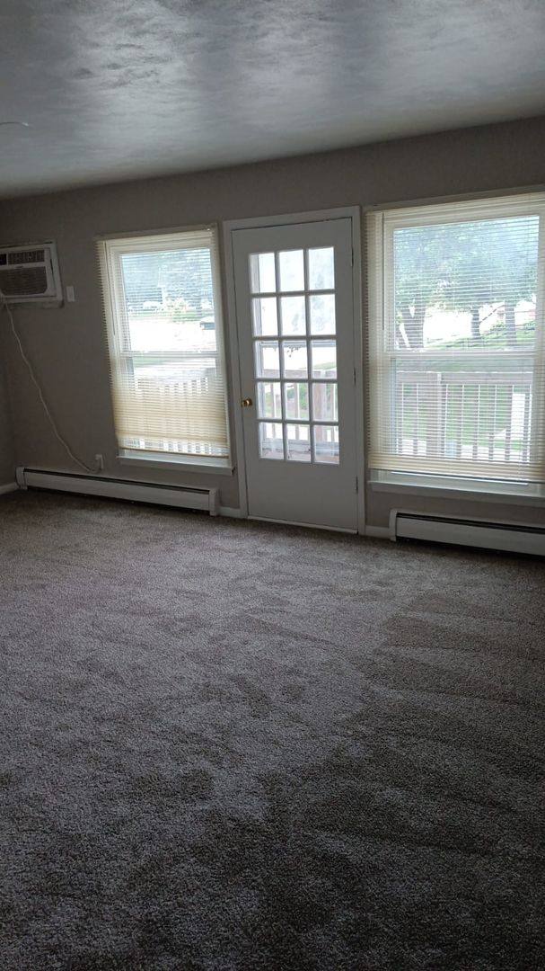 Apartment for rent at 1630 W 42nd St, Davenport, IA 52806