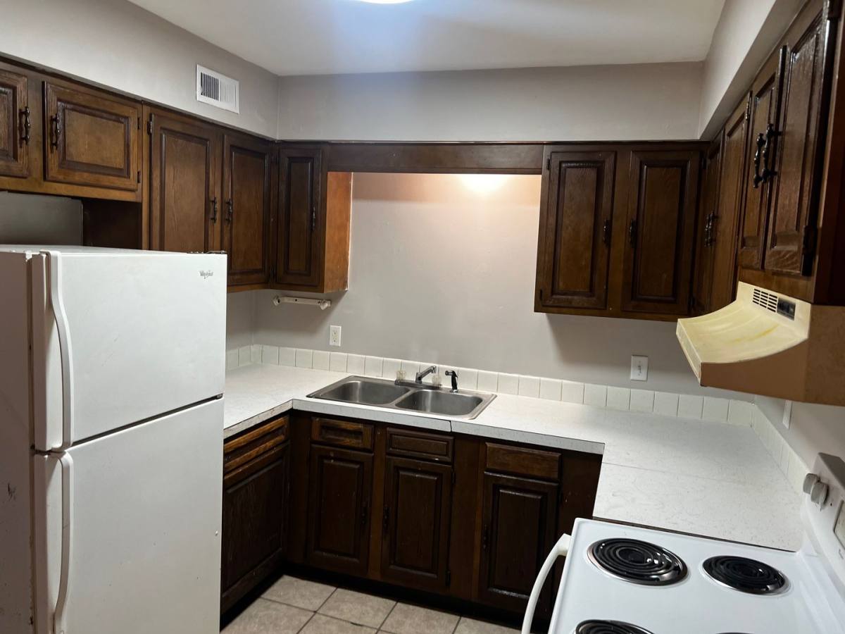 Apartment for rent at 1630 W 42nd St, Davenport, IA 52806